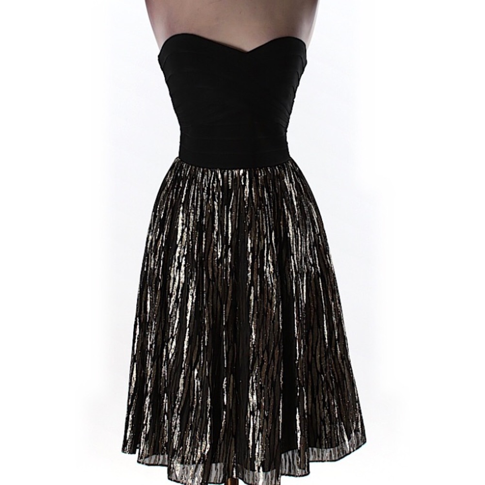 Perfect date night dress! Strapless, size sm